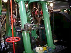 Graanzuiger of Graanelevator onder stoom