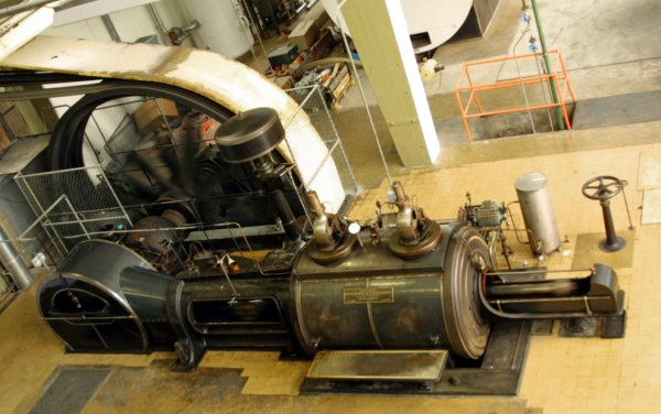 stoommachine nog in de aardappelmeelfabriek Avebe