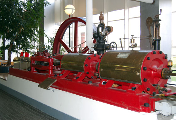 2 cilinder stoommachines staande en liggende