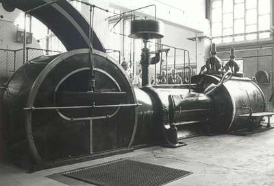 Foto's van de Stoommachine in de aardappelmeelfabriek Avebe